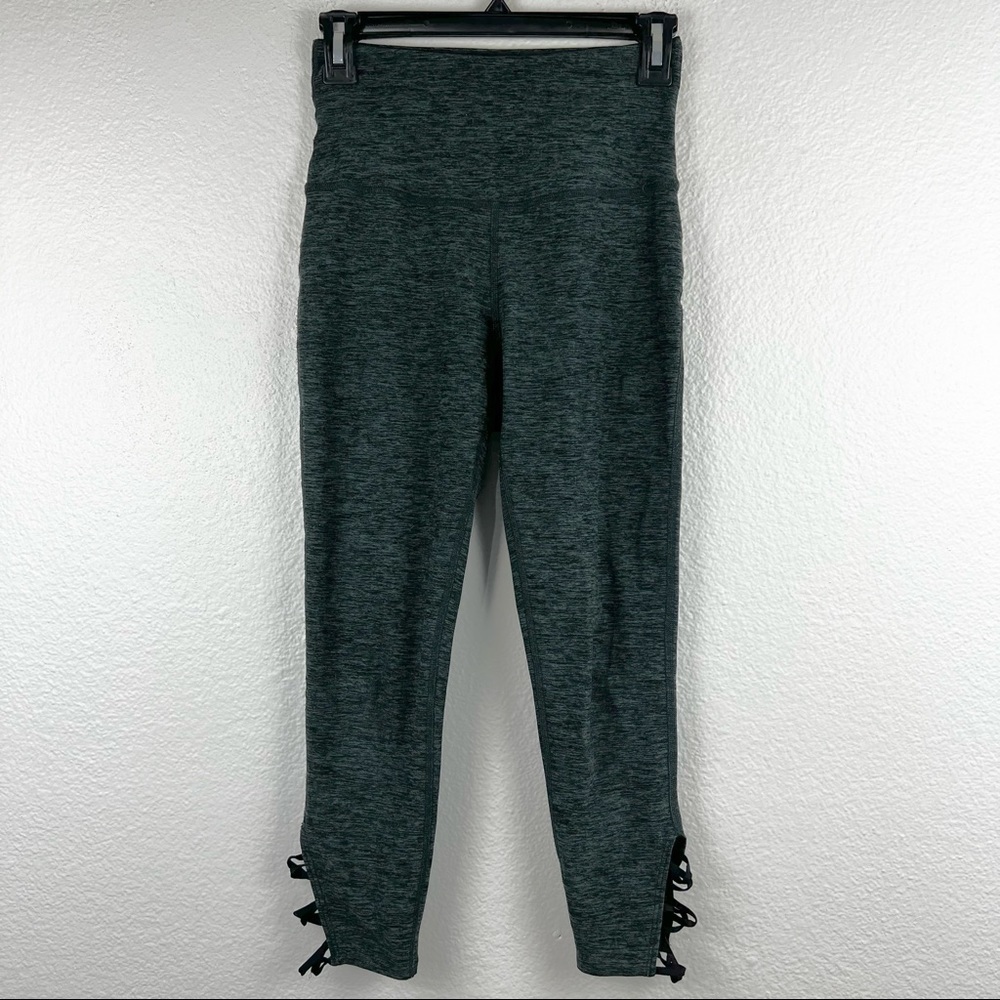 BEYOND YOGA High Rise Space Dye Capri Leggings, Elastic Cuff Detail, Green, S
